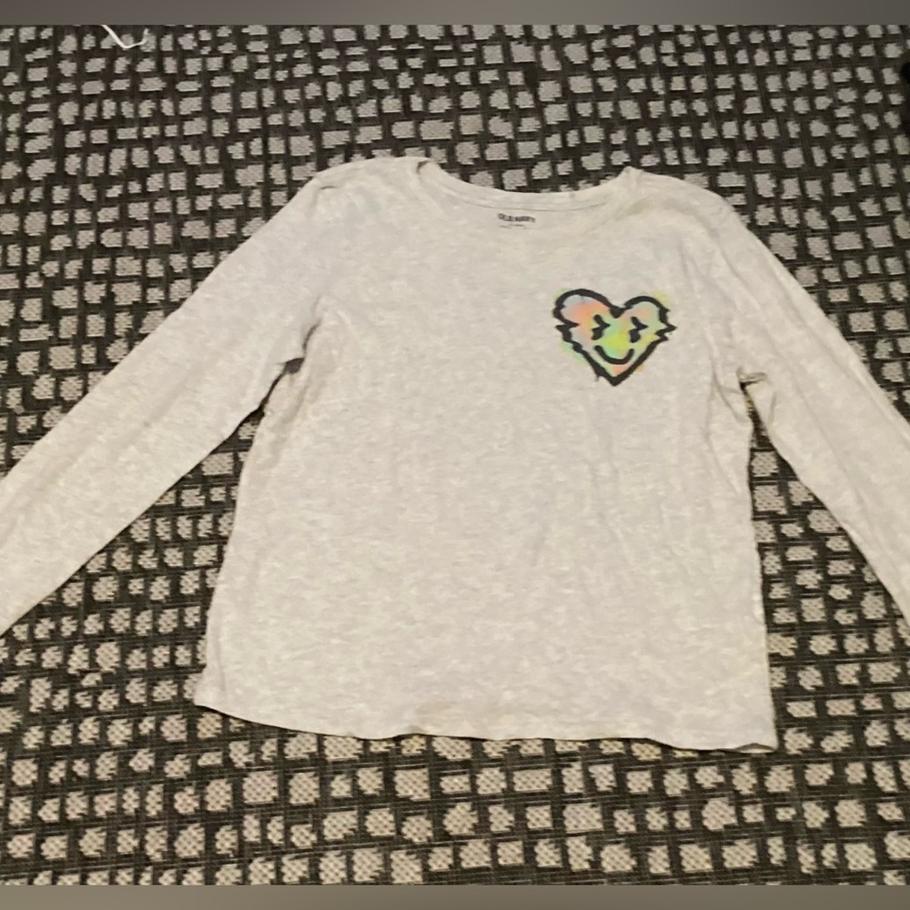 Old Navy gray shirt with a rainbow tie dye ❤️